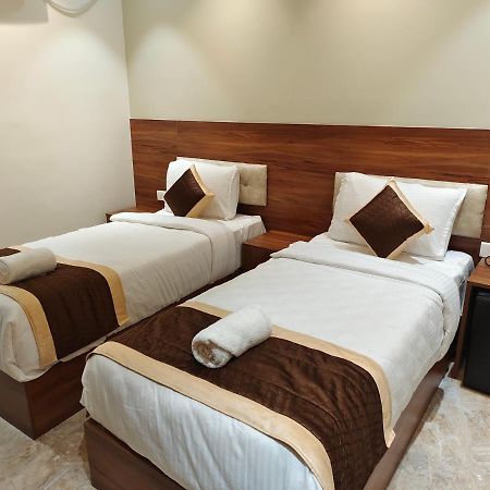 Hotel Thousand Pillars Warangal Esterno foto