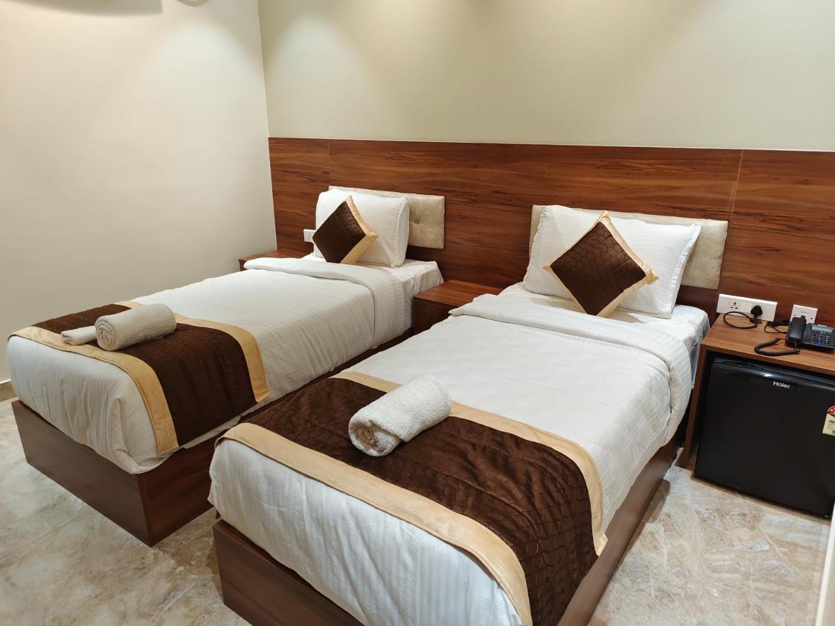 Hotel Thousand Pillars Warangal Esterno foto