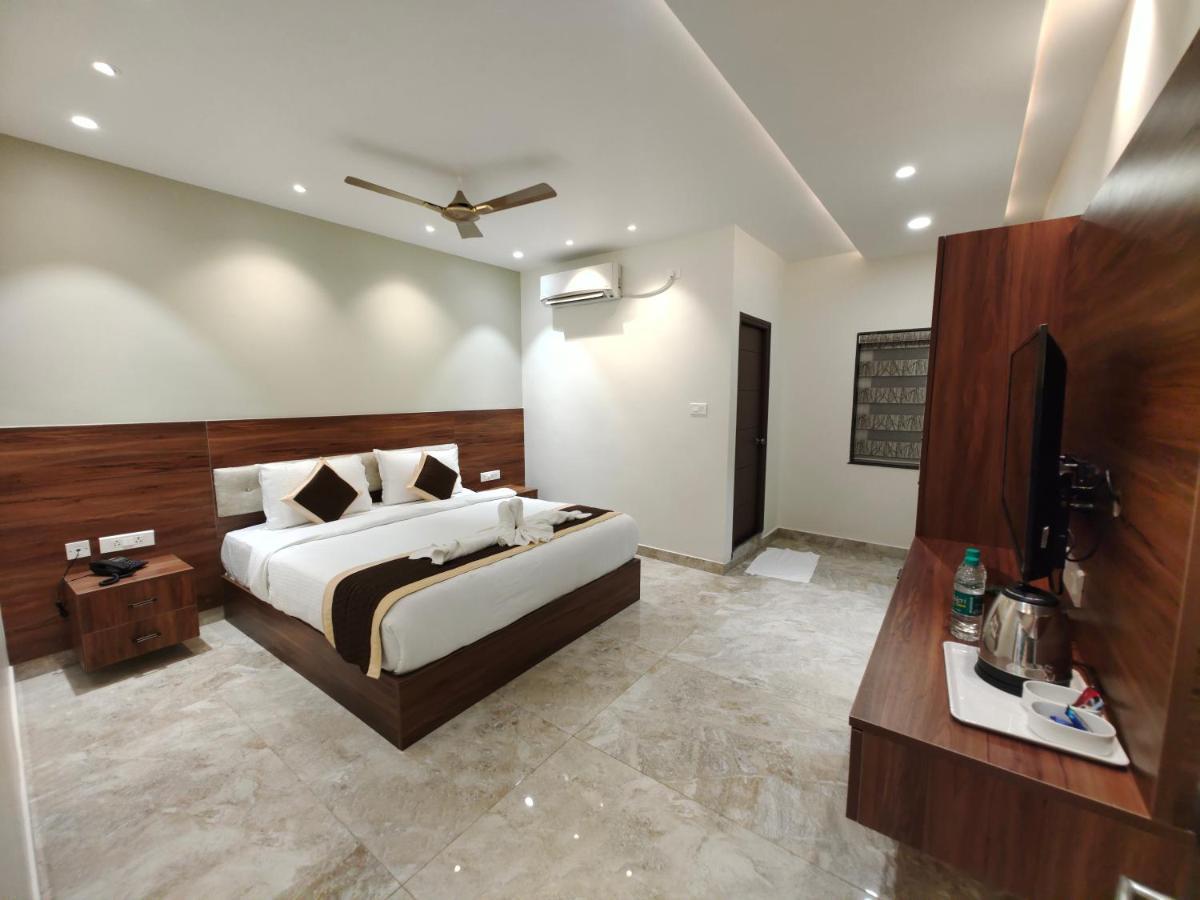 Hotel Thousand Pillars Warangal Esterno foto