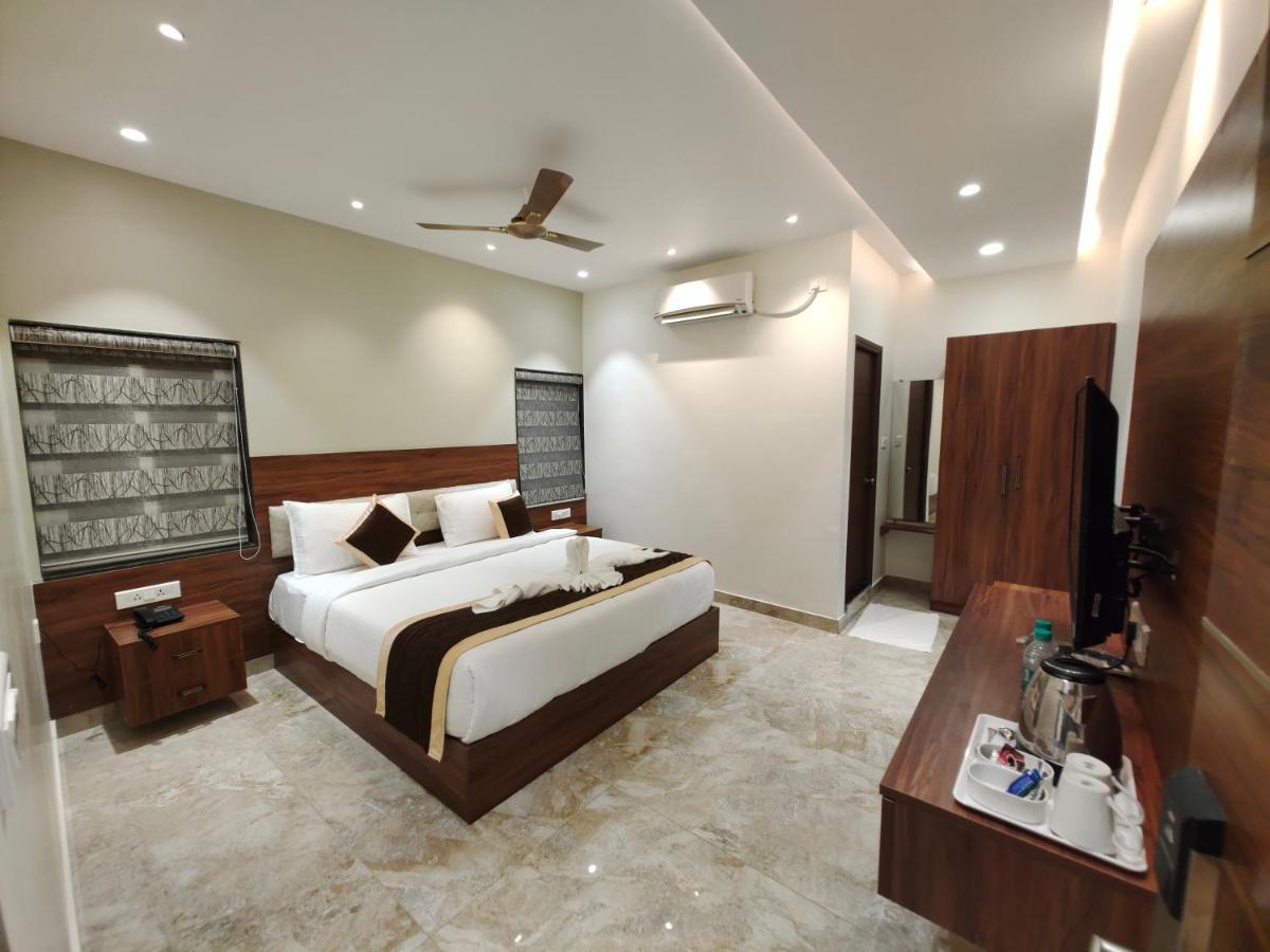 Hotel Thousand Pillars Warangal Esterno foto
