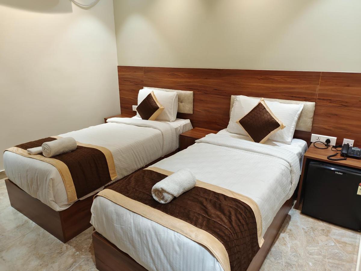 Hotel Thousand Pillars Warangal Esterno foto