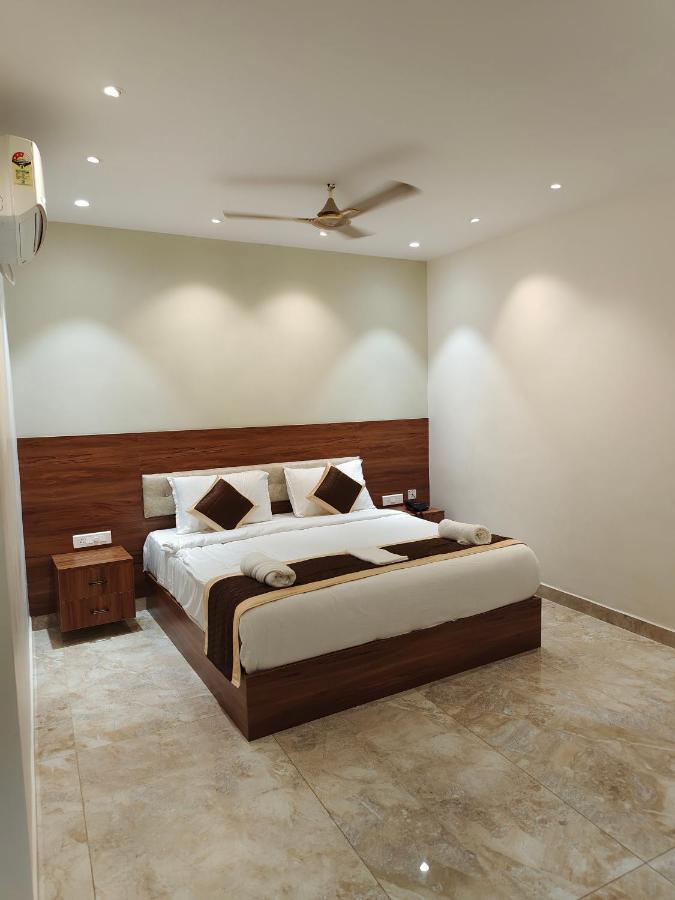 Hotel Thousand Pillars Warangal Esterno foto