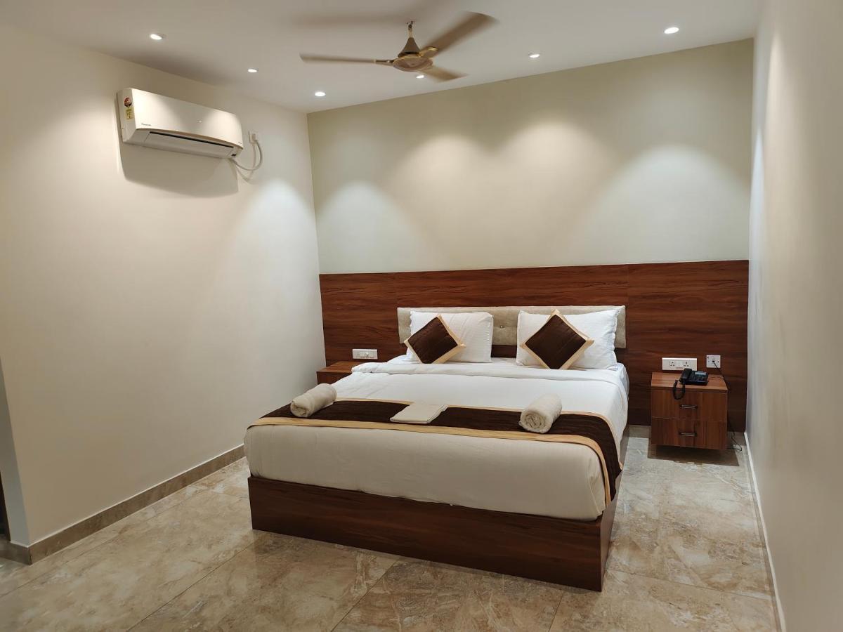 Hotel Thousand Pillars Warangal Esterno foto