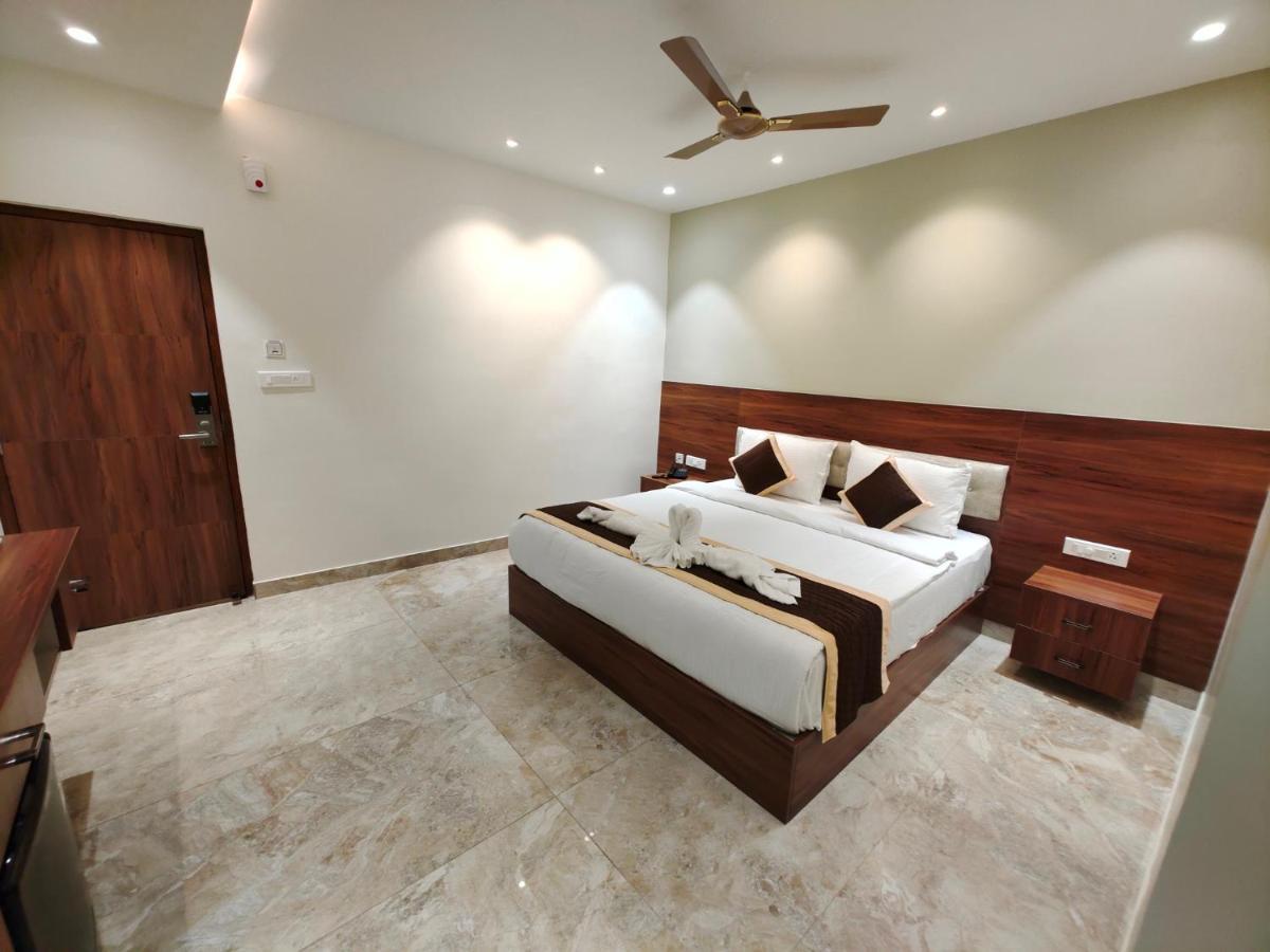 Hotel Thousand Pillars Warangal Esterno foto
